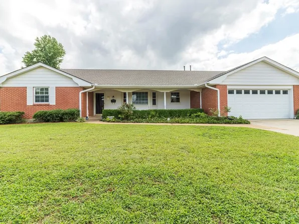 104 E Ridgewood Dr, Midwest City, OK 73110