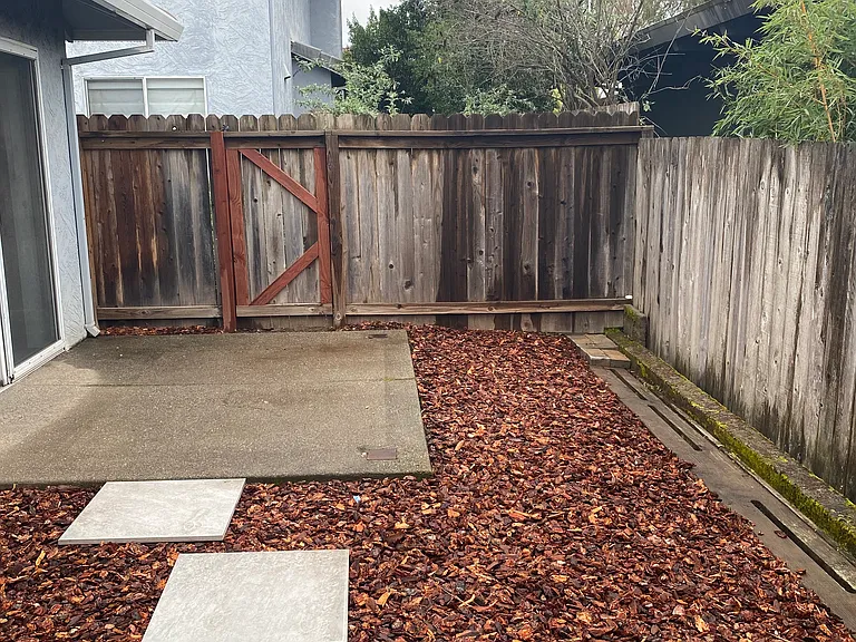 180 1st St E — Photo 14