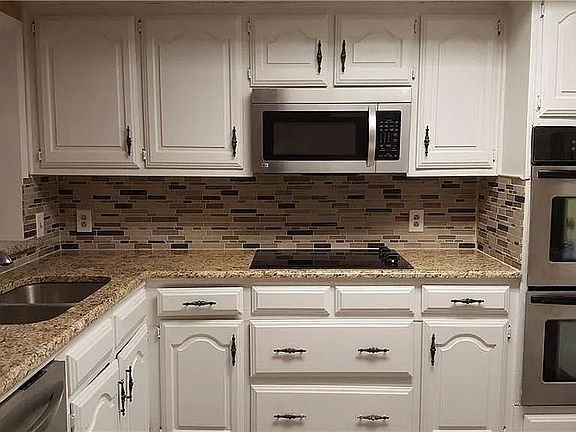 4th image of 2302 Bengal Ln