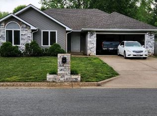 3246 W Primrose St, Springfield, MO 65807