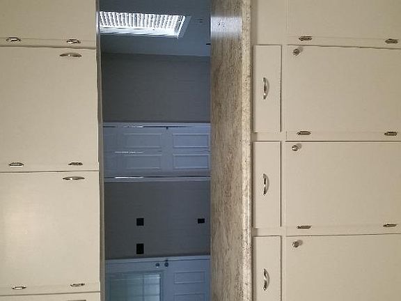 Lots of Kitchen Cabinets