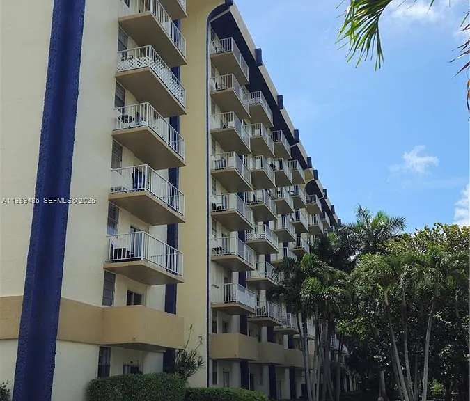4550 NW 9th St #505E — Photo 2
