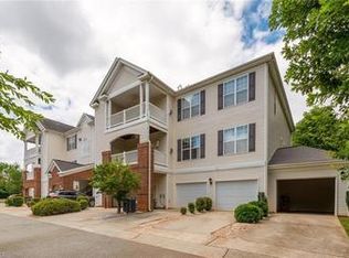 319 College Rd UNIT 203, Greensboro, NC 27410