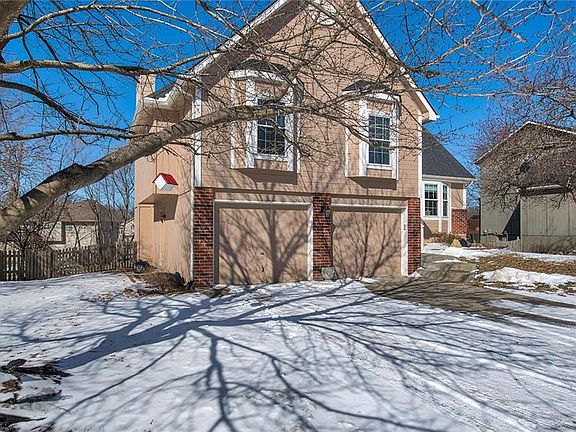 2nd image of 524 SE Ashton Ct