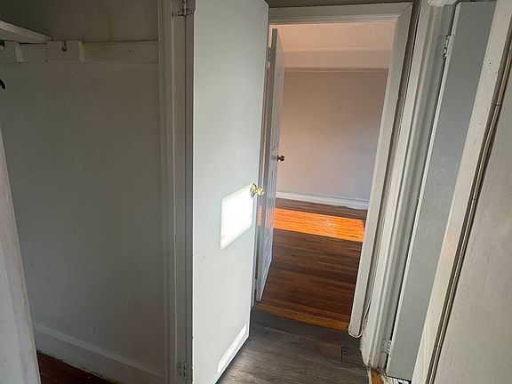 5th image of 529 E 22nd St #37
