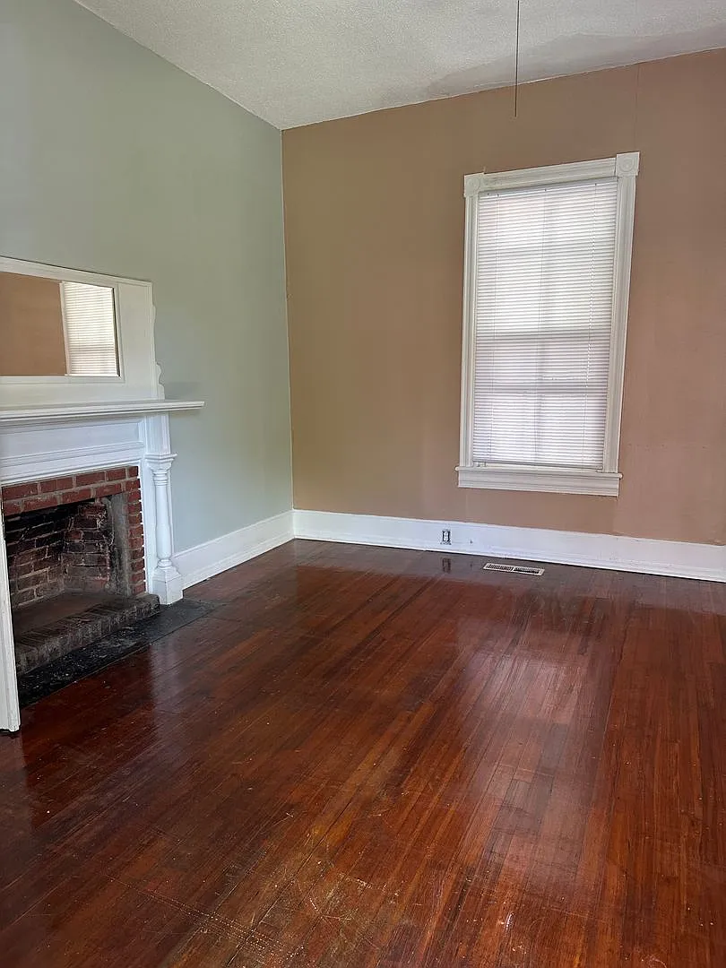 308 N Spring Street — Photo 2