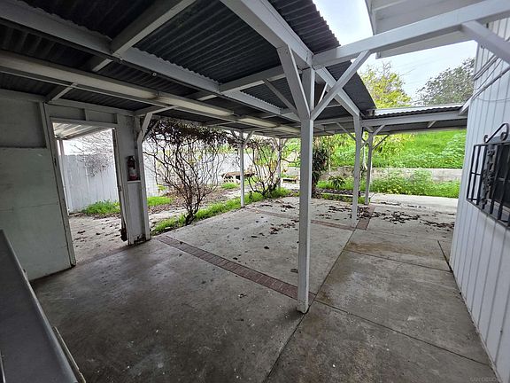 4th image of 941 Cuyamaca Ave