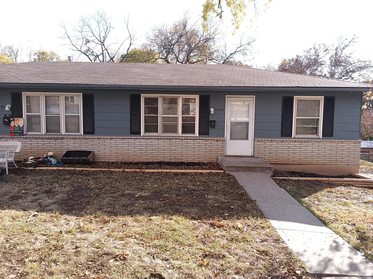 Building Photo - 1509 W Waldo Ave