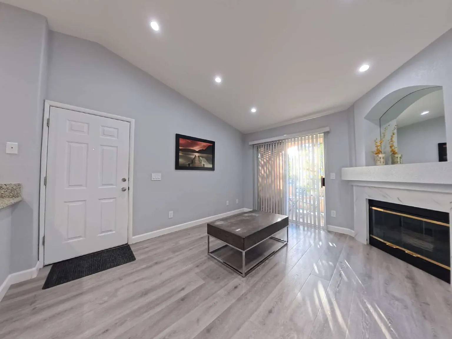 1 bed, 1.0 bath, 723 sqft, $1,299 — Photo 2