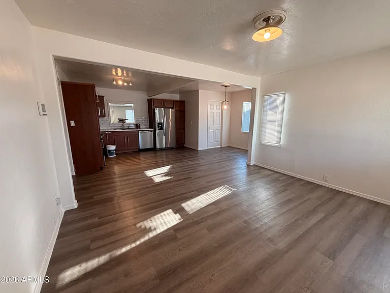 370 W Pima Ave — Photo 3