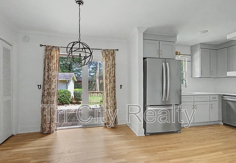 212 Hilltop Dr — Photo 16
