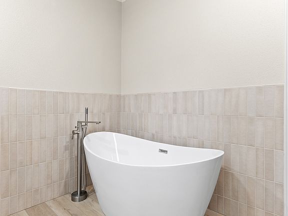 3rd image of 4514 Circle C Dr