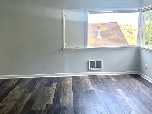 Large size living room (approximately 175 sqft)