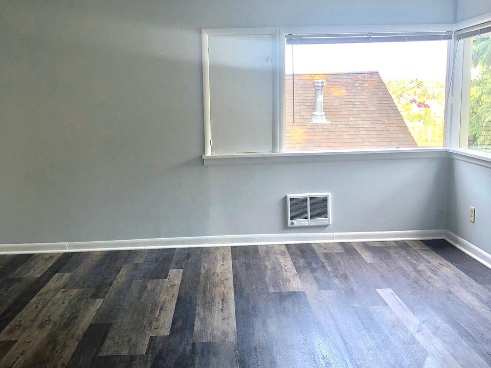 Large size living room (approximately 175 sqft)