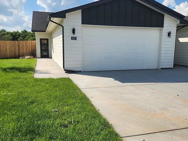 387 Trails Head Ct — Photo 2