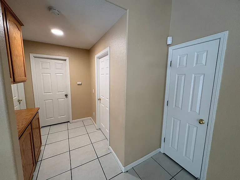 703 W Russell Ave — Photo 32