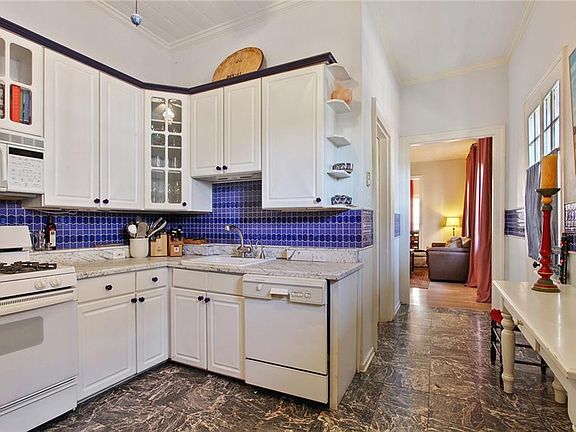 5th image of 840 Royal St #4