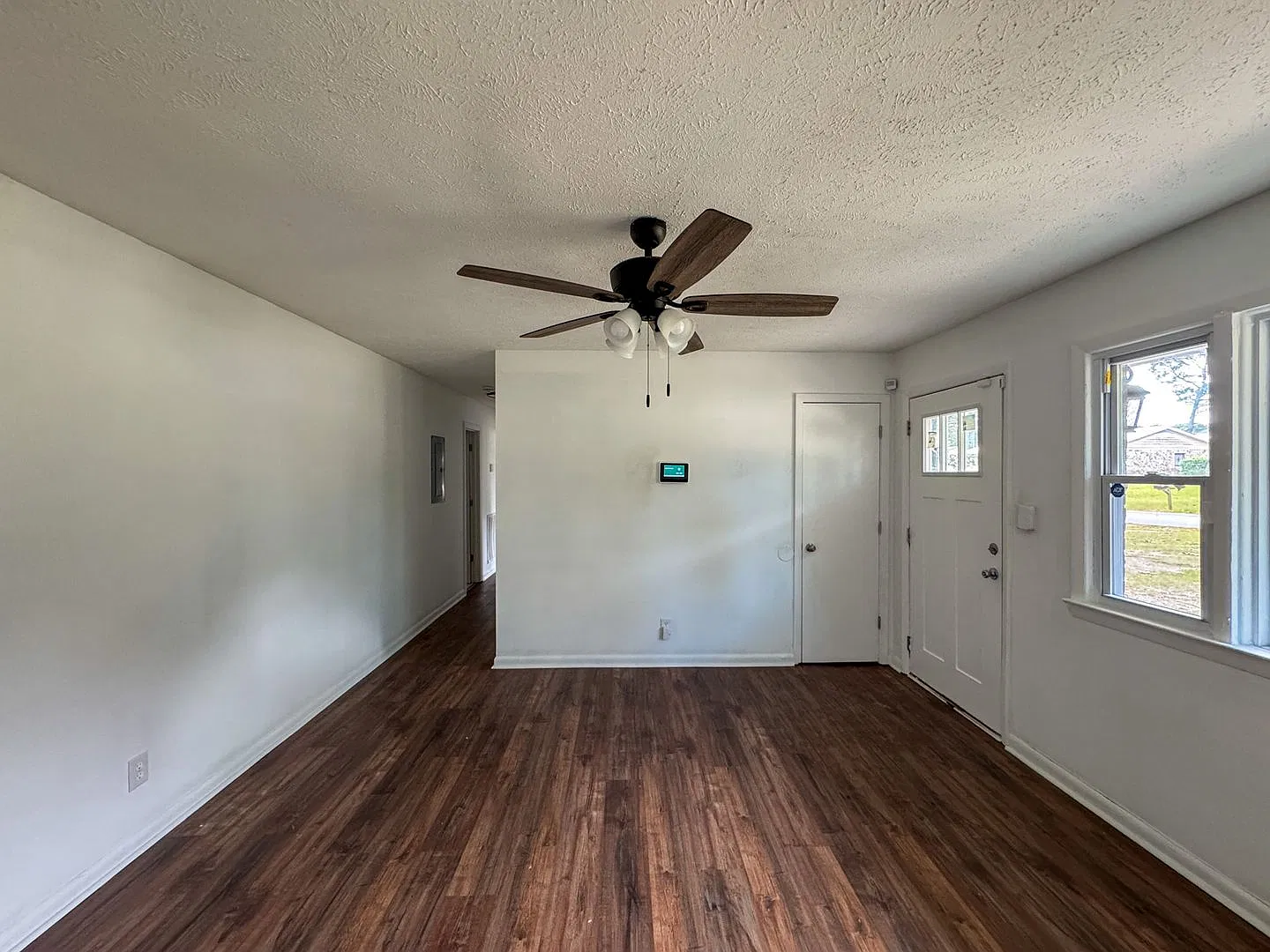 Charming 4 Bed 2 Bath Ranch in Fayetteville — Photo 3