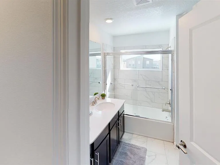 972 Leader St — Photo 20