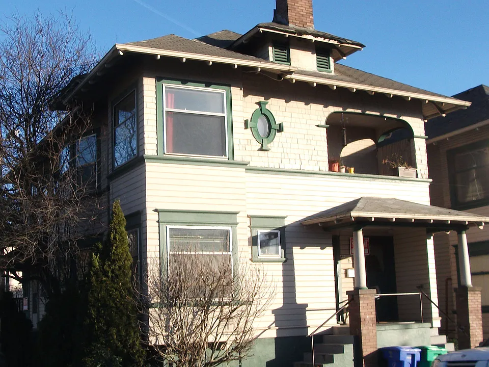 404 SE 10th Ave