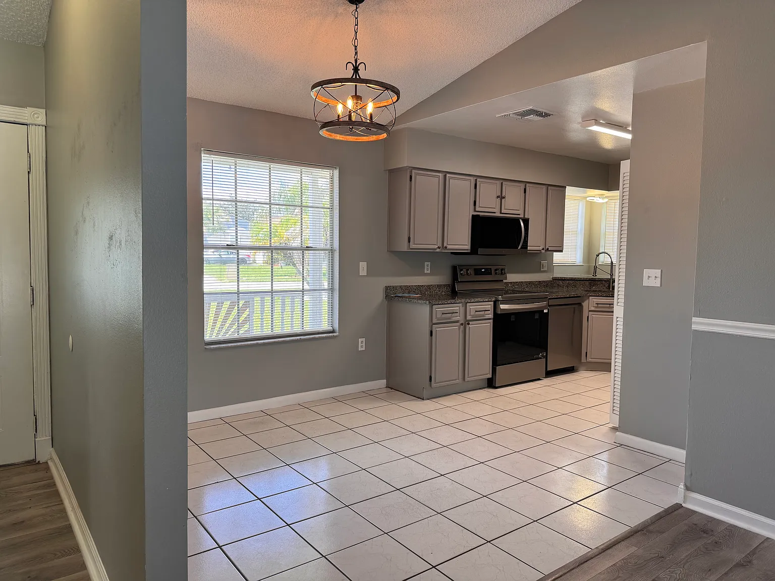 3 bed, 2480 sqft, $2,400 — Photo 3
