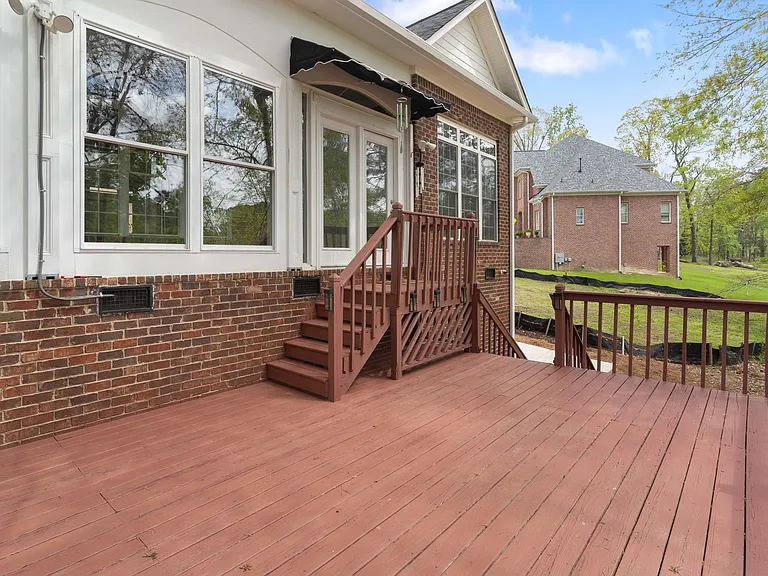 806 Willow Lake Dr — Photo 17