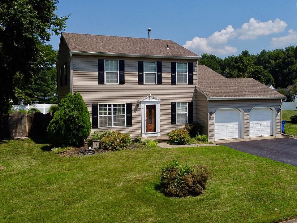 1st image of 7 Carey Cir