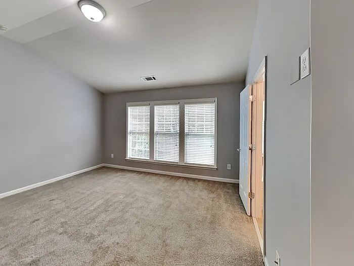 755 Earlham Dr — Photo 8