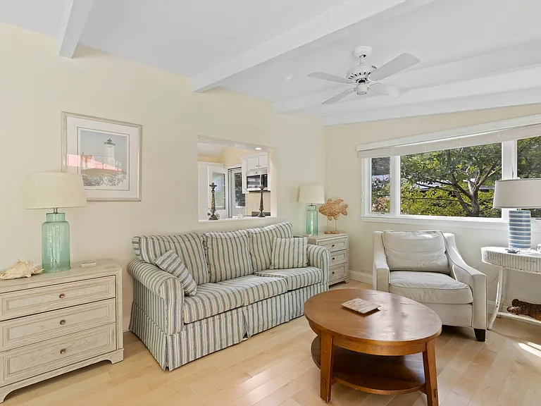 4 Wildwood Ave — Photo 11