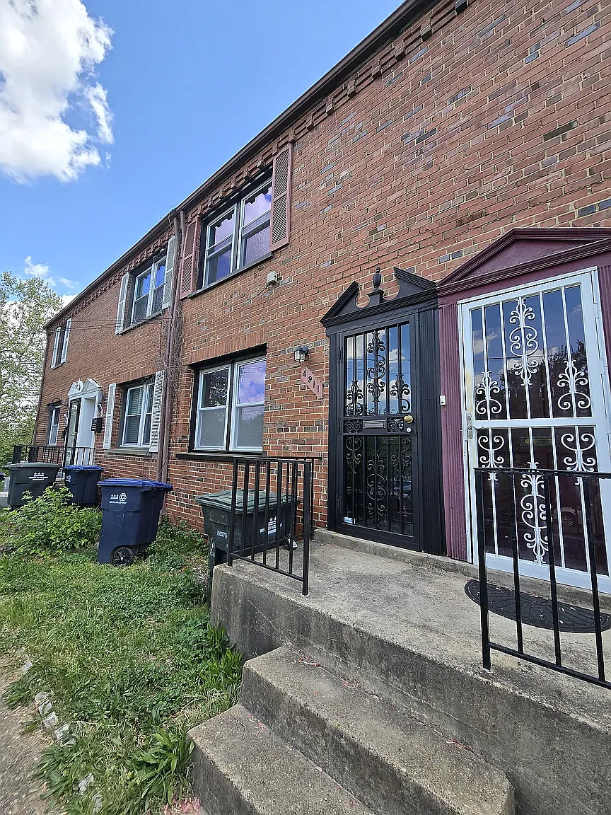 1 bed, 1.0 bath, 810 sqft, $1,800 — Photo 1