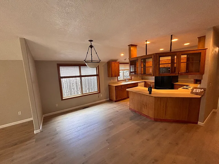 3052 Gary Dr — Photo 1