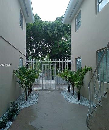 5th image of 16911 NE 21st Ave APT 9