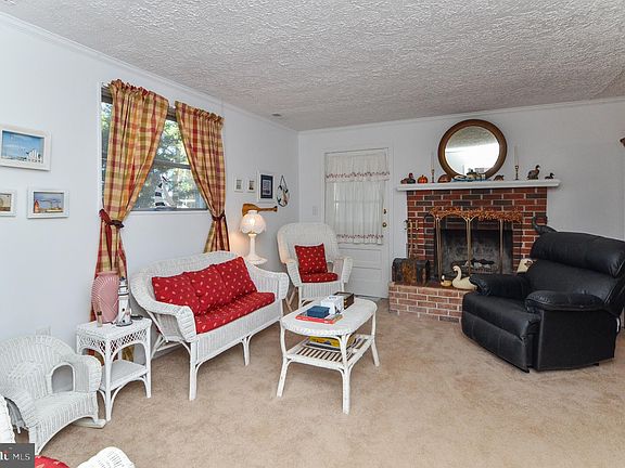 3rd image of 276 Popes Creek Ave