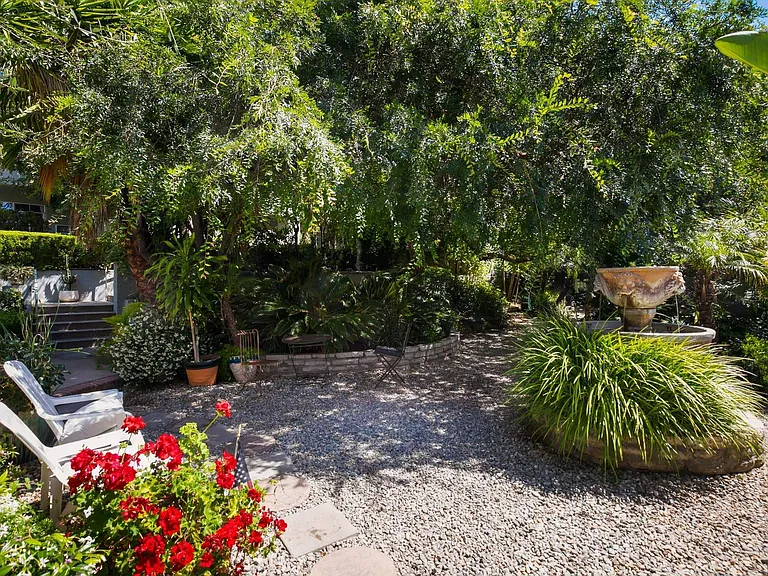 1323 N Olive Dr — Photo 9