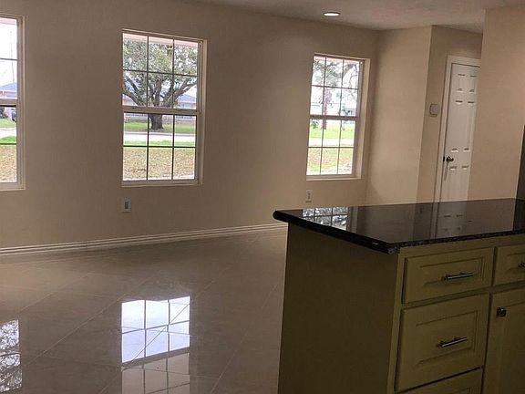 5th image of 4101 Lakeshore Dr