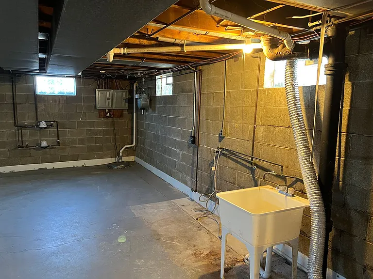 1531 Redwood Ave — Photo 10