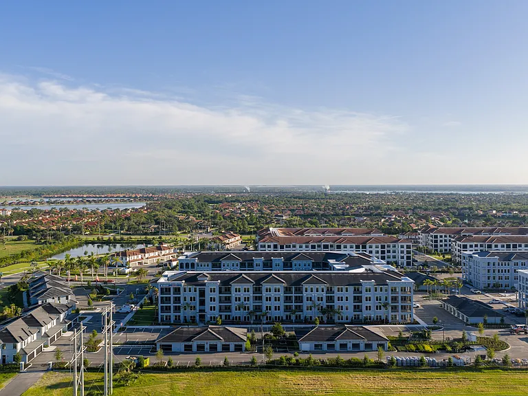 Maren Apartments — Photo 3