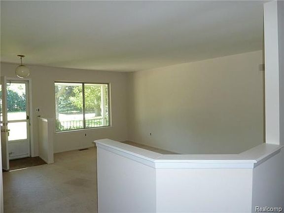 3rd image of 162 Eileen Dr