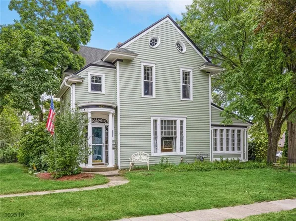 402 W Montgomery St, Knoxville, IA 50138