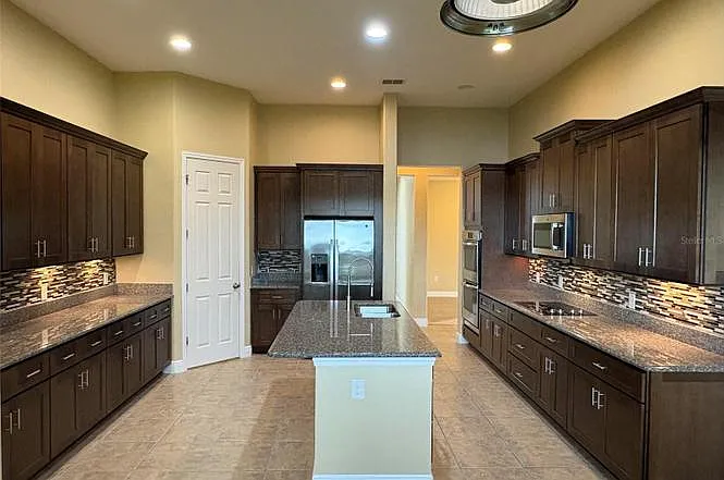 3700 Paradiso Cir — Photo 13