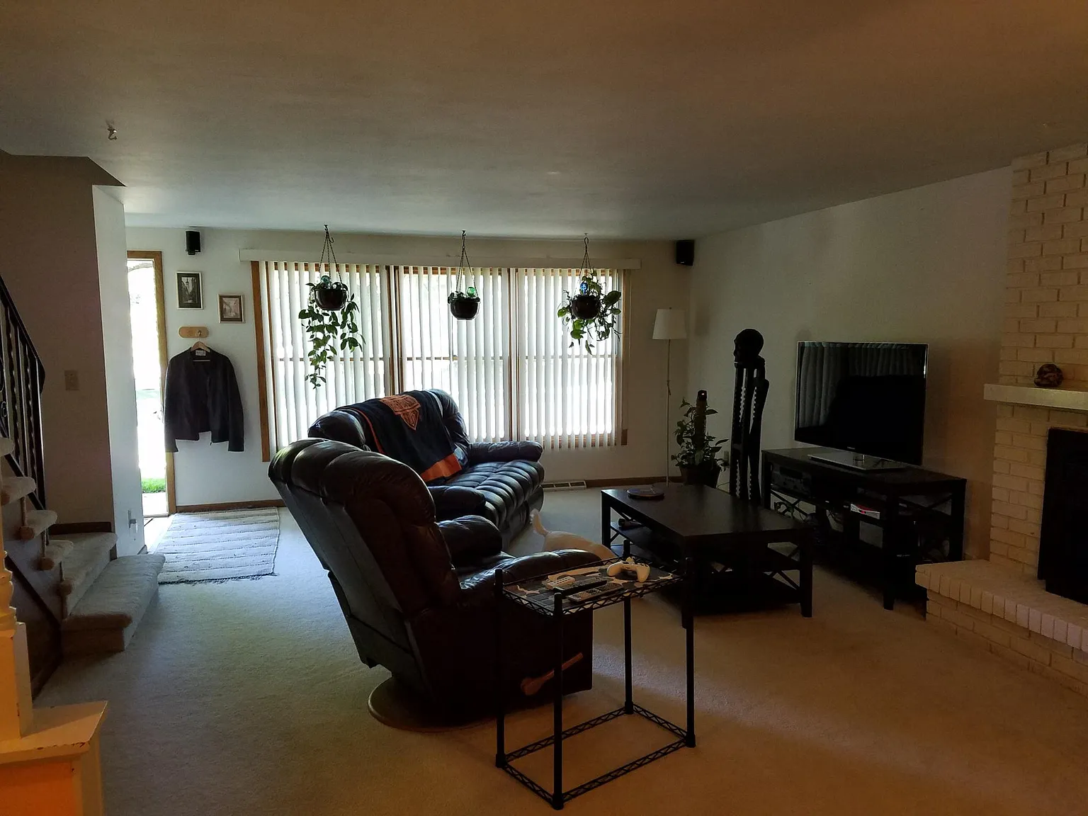 3 bed, 1.5 bath, 1425 sqft, $2,300 — Photo 3