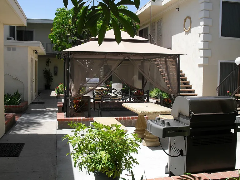 Parkridge Apartments — Photo 8