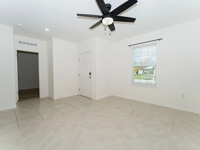 138 SW Carter Ave — Photo 22