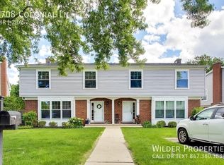 1708 Colonial Ln #1, Winnetka, IL 60093