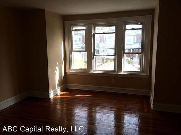 3rd image of 5849 Warrington Ave