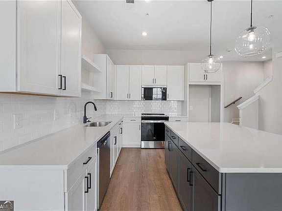 3rd image of 990 Bibbs Cir #34