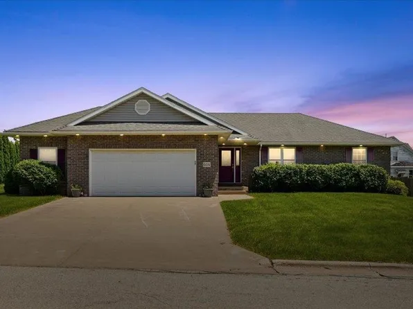 604 S Lincoln St, Cuba City, WI 53807