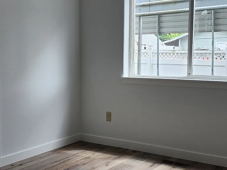 405 Cindy Ln — Photo 22