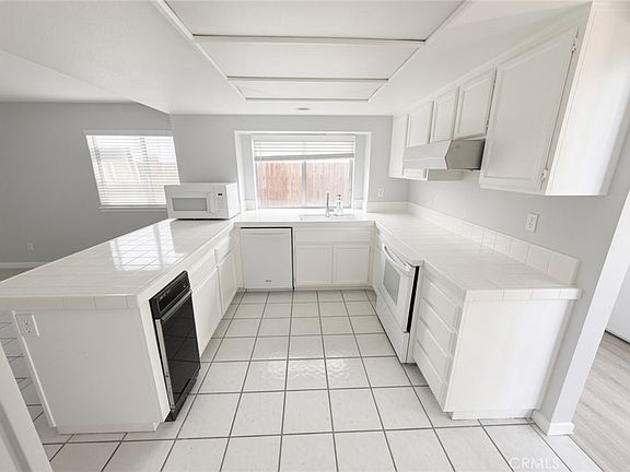 3rd image of 14932 Dandelion Ct