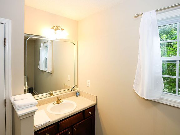 5th image of 7116 Blairs View Ct
